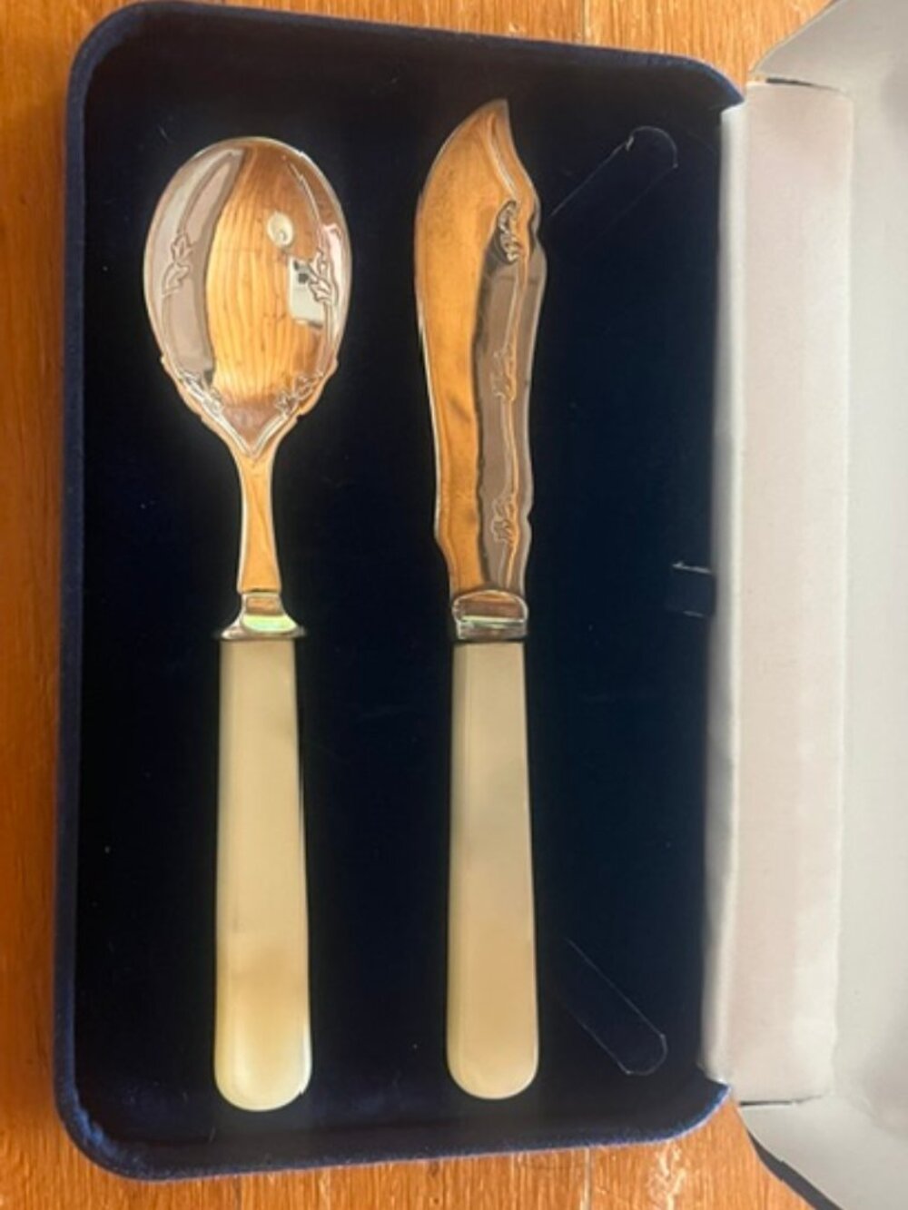 Sheffield England EP A1 Mother-of-Pearl Serving Spoon & Knife Set